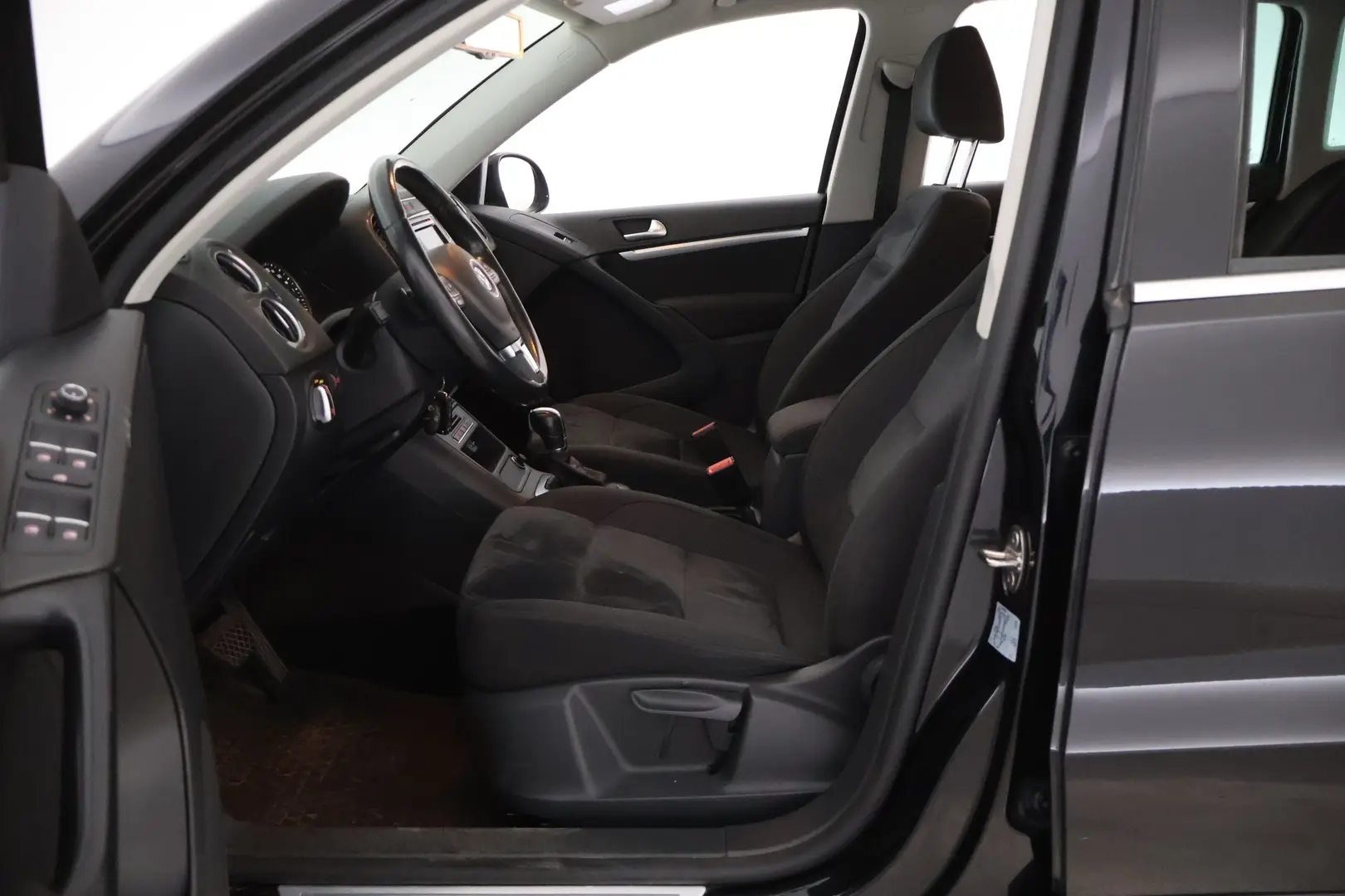 Car Image - 6Dc3yXpnKiczRelKrzDsdI