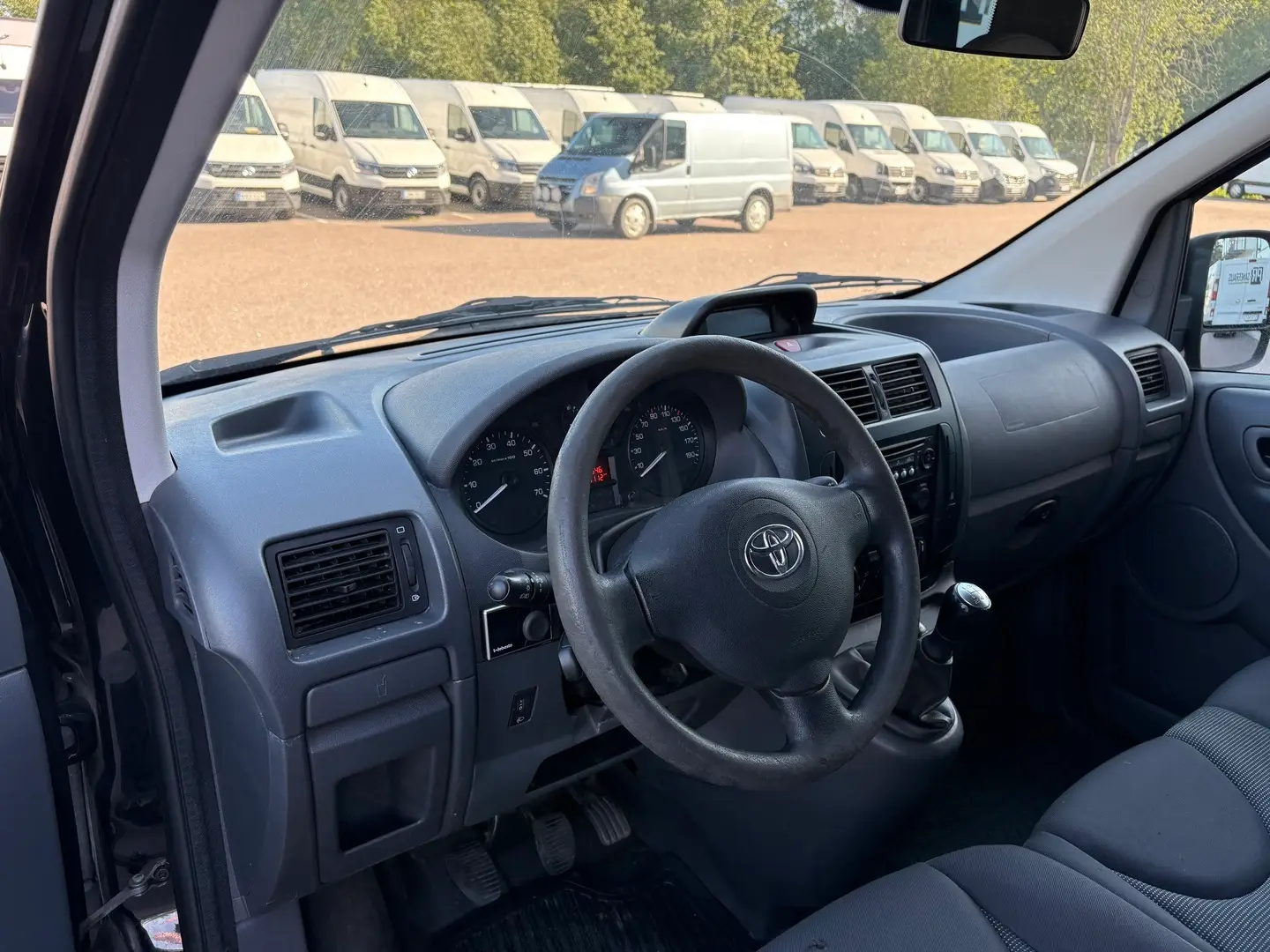 Car Image - 3CROB3YXE9yfsMGtL1UvRp