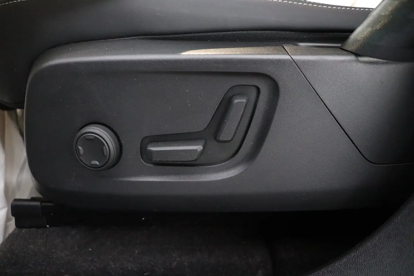 Car Image - 6Jnc2md0wnuzTSzrwXZVoH