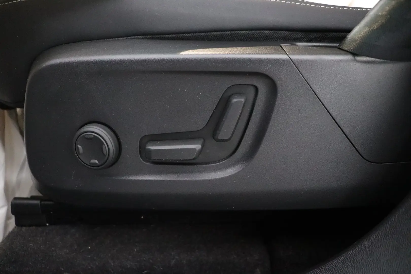 Car Image - 6Jnc2md0wnuzTSzrwXZVoH