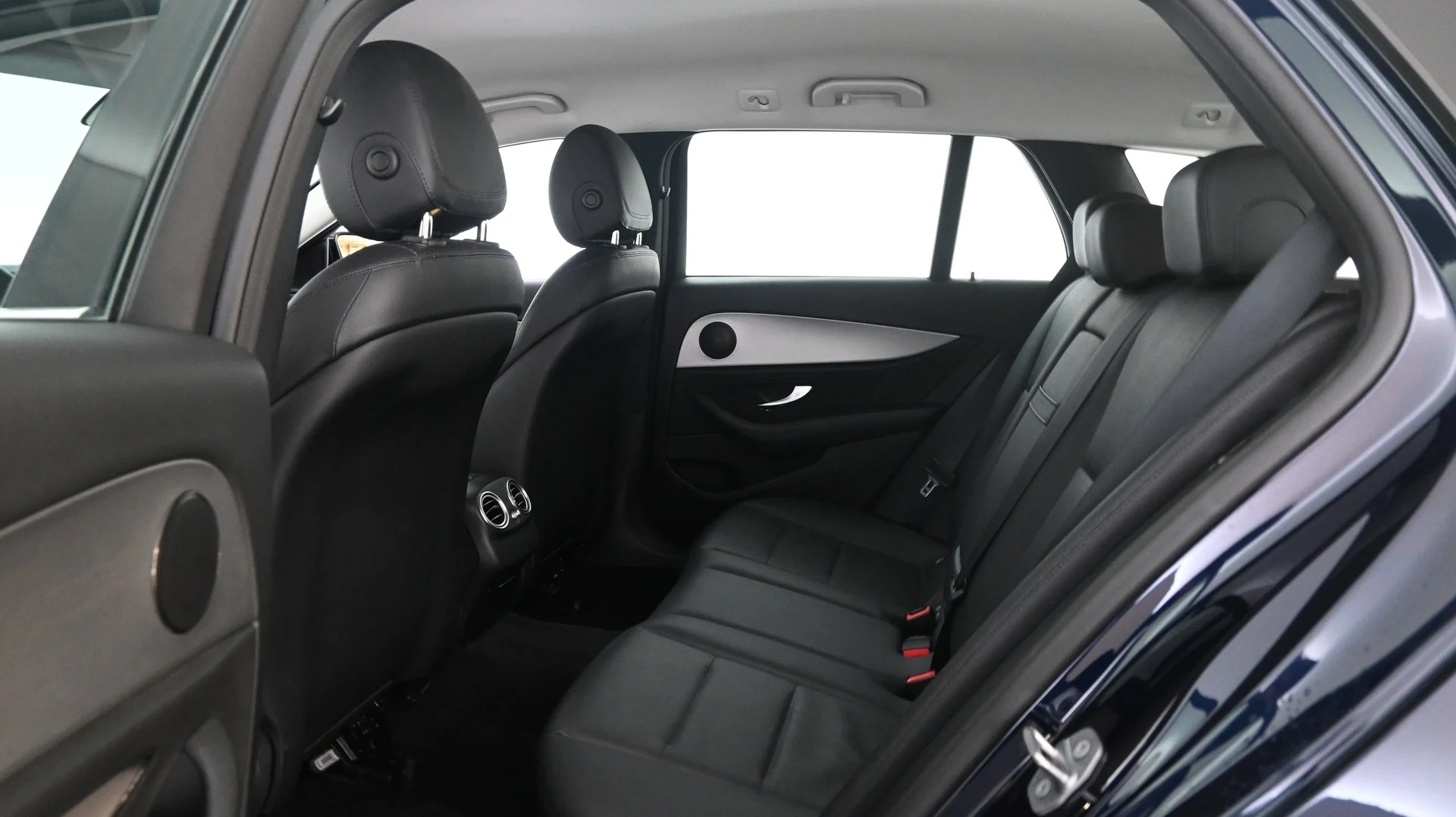 Car Image - 8L0874qgeRm7tTSjMMb4x