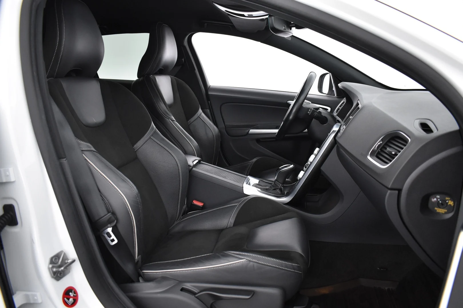 Car Image - 54LTcy9rF8gzXJEKtq6n5N