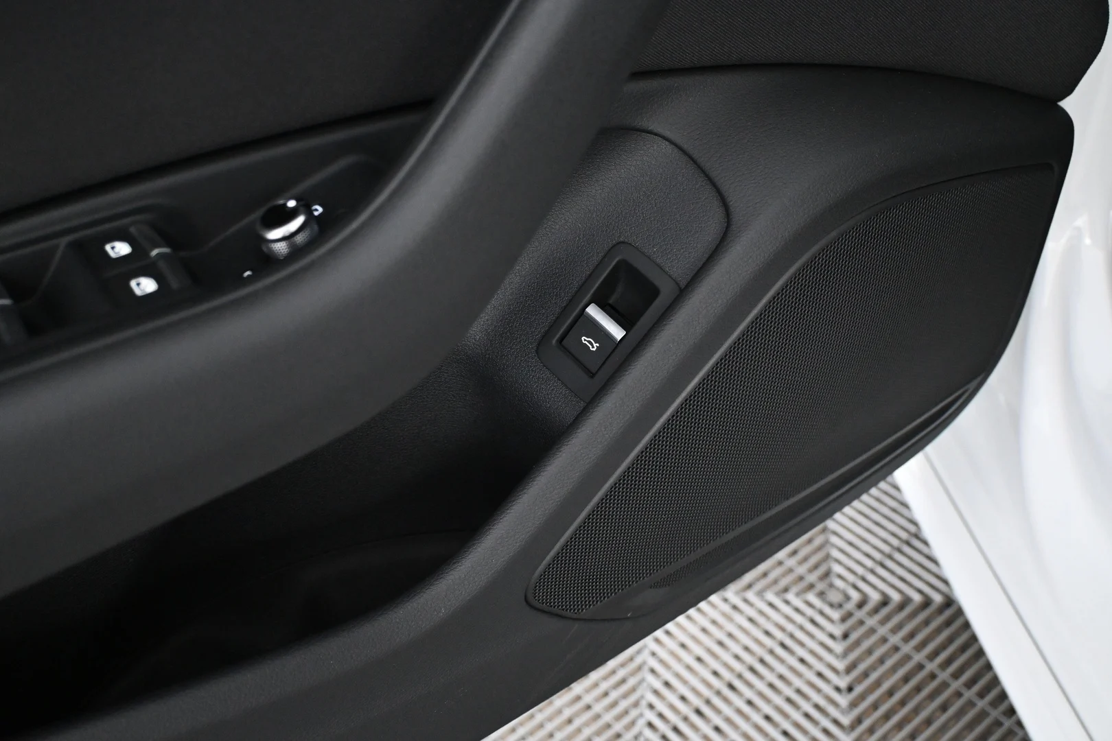 Car Image - 73LVwaT6WI9TI95PoAj1eW