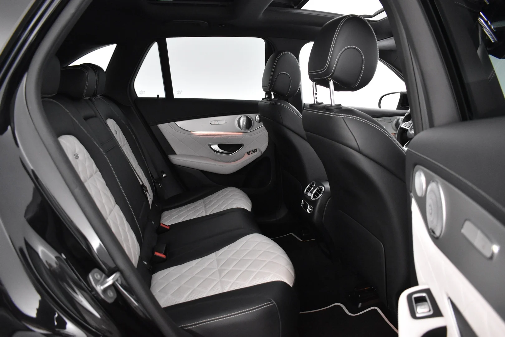 Car Image - 2kG9kUyFWZdt8Q61Ht7deN