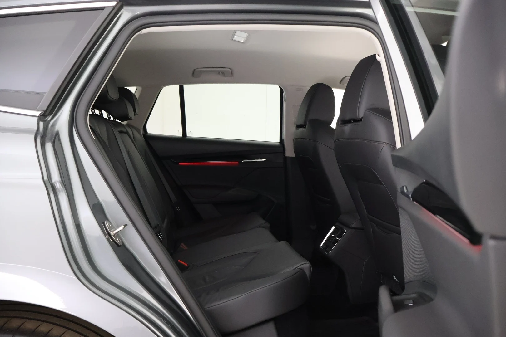 Car Image - 1SN7KGk3wLlJdWDEmy1mmF