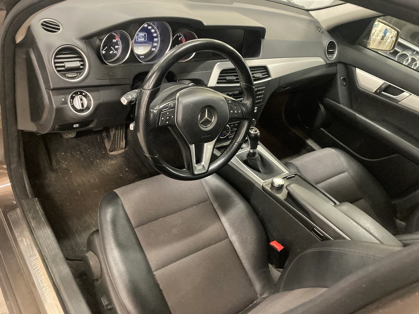 Car Image - 3wp9SC3AgRIXxzT9tjE24F