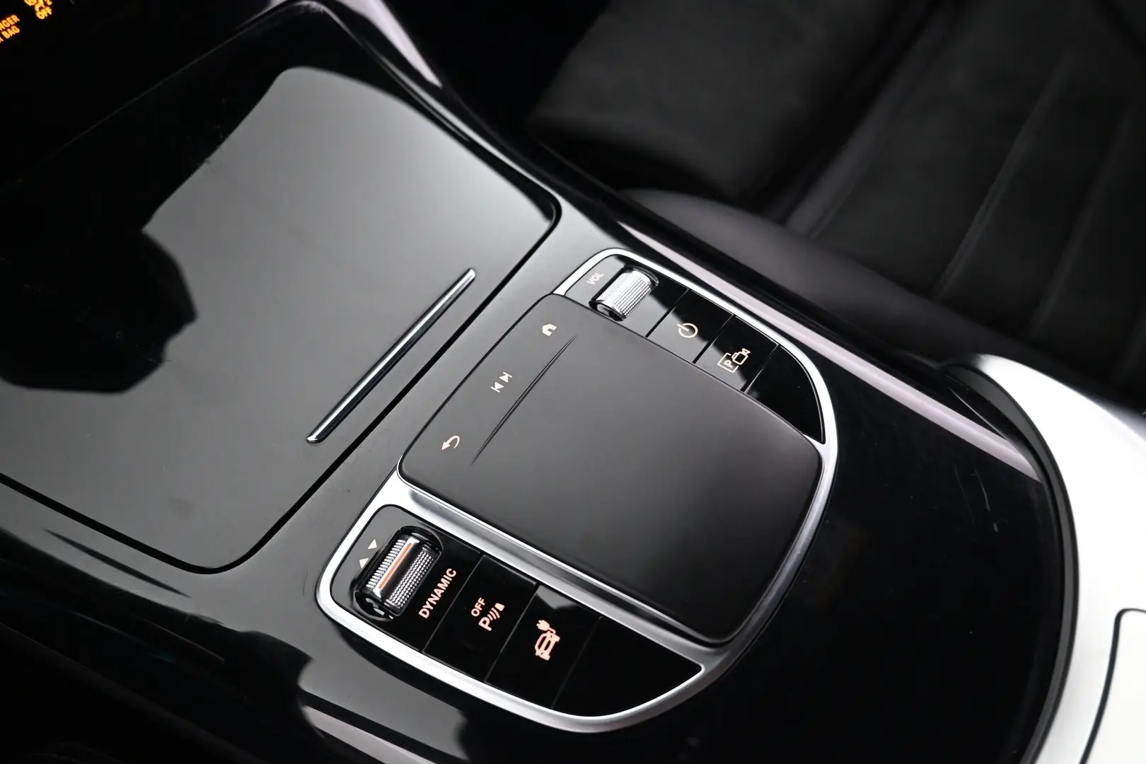Car Image - UylbAMgni6VPaLYcQJA8q