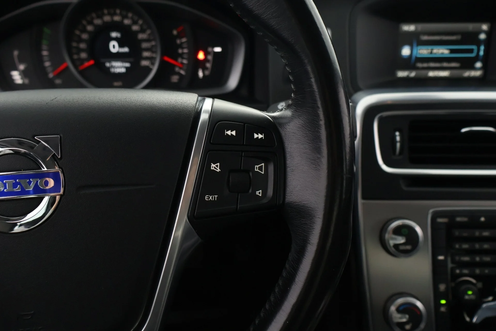 Car Image - iVv129VNJS3TiMLTE8Jon