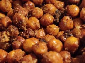 Close up photo of roasted chickpeas