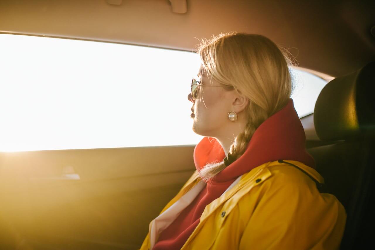 woman-experiencing-summer-depression