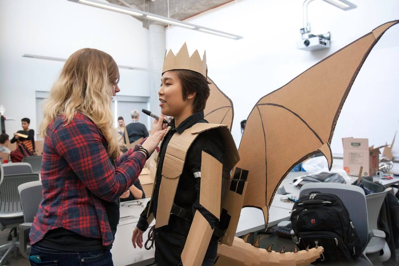 teens-making-a-halloween-costume