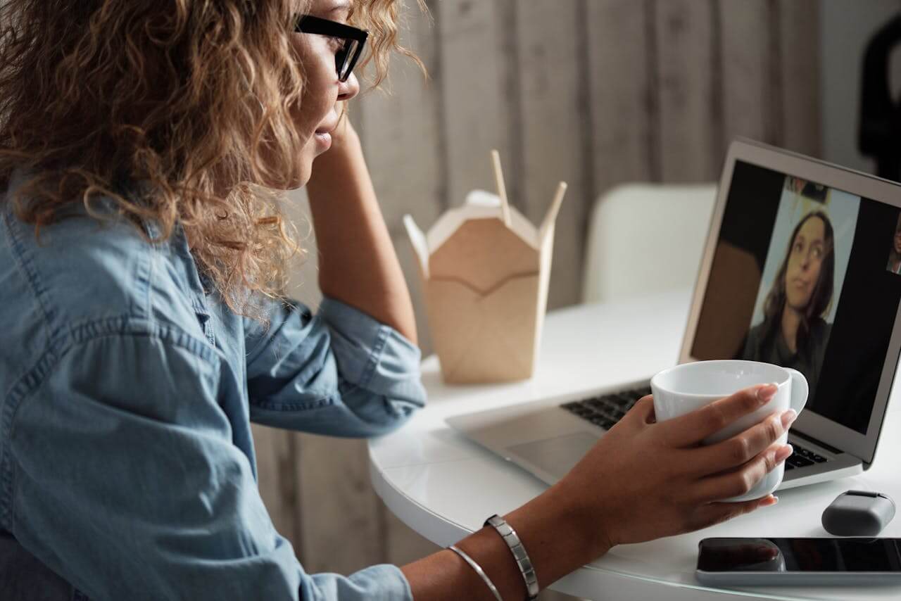 person-in-free-online-psychologist-consultation-on-talked