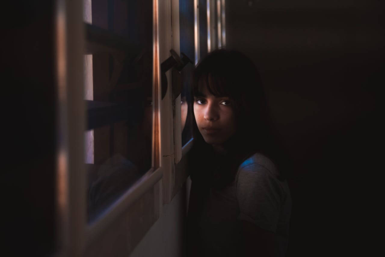 young-girl-living-with-phobia