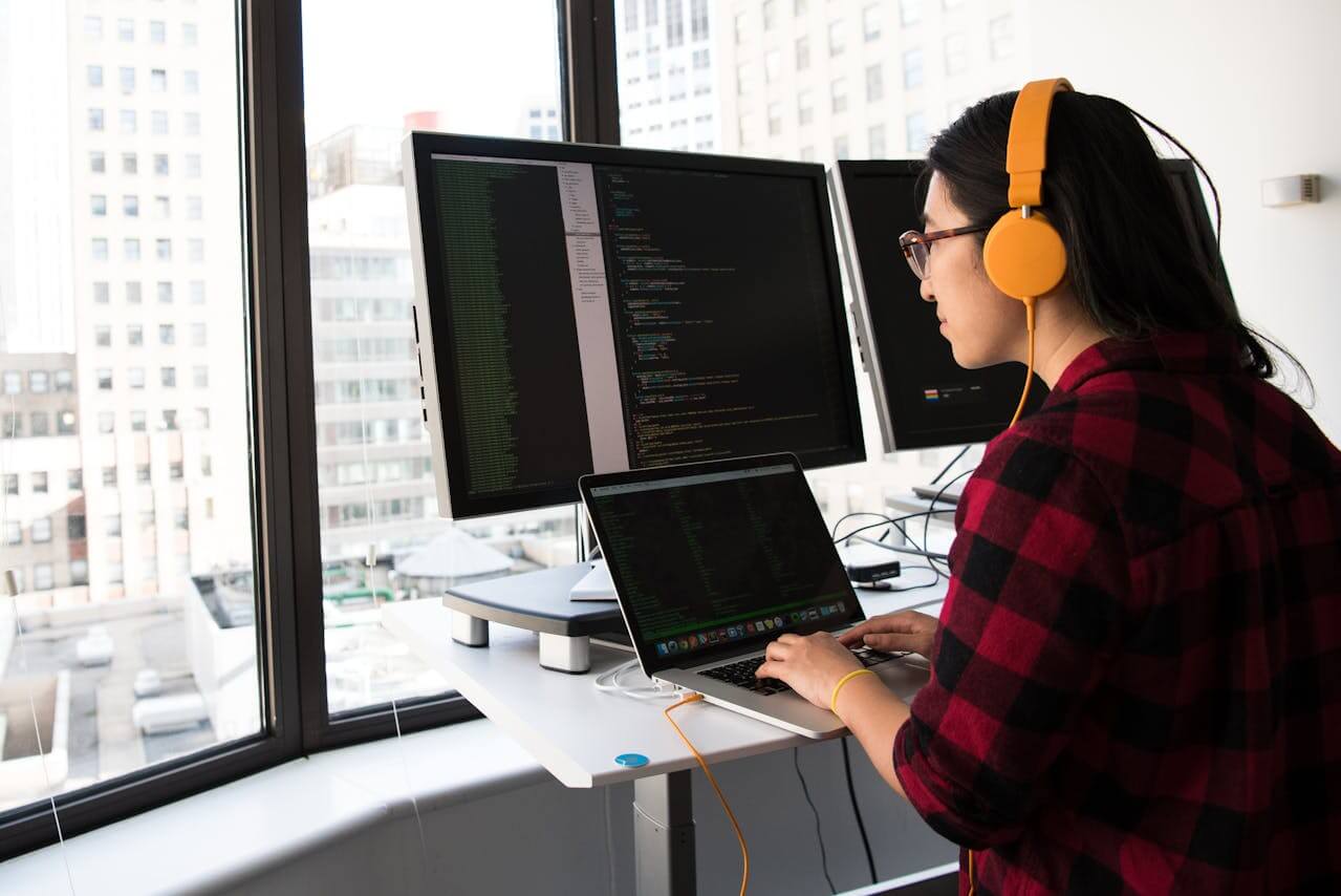 employee-with-adhd-working-in-an-office