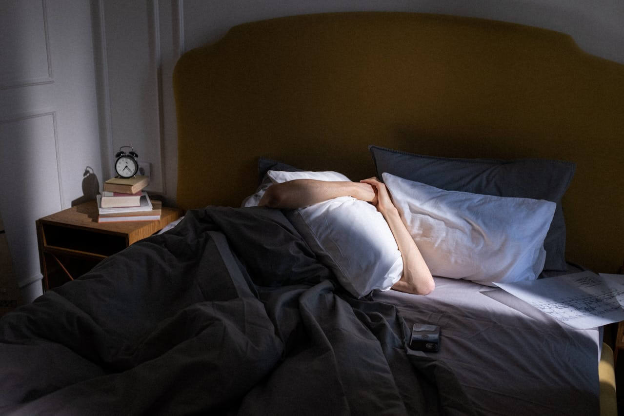 person-struggling-with-waking-up