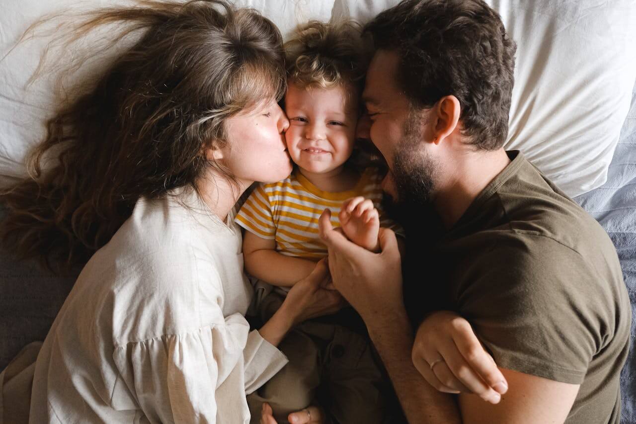 mum-and-dad-practicing-gentle-parenting