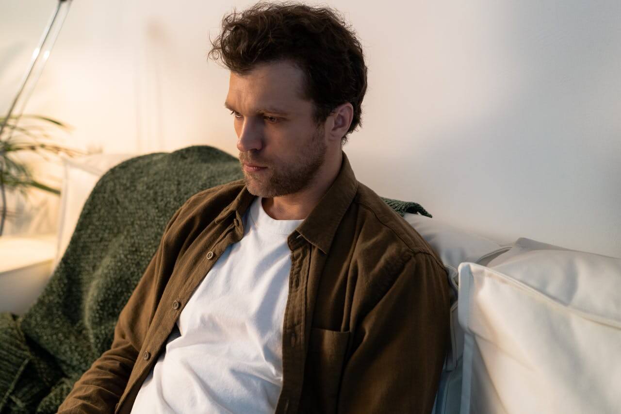 adult-male-dealing-with-depression