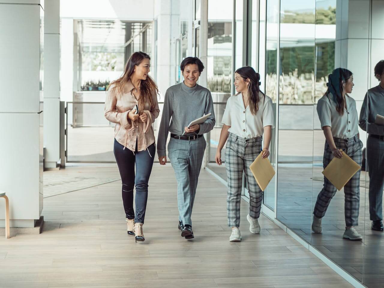 employees-going-to-office-on-r-u-ok-day