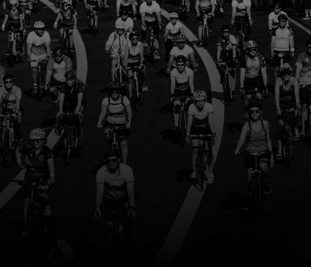 Large group of riders on a Pelotonia Ride