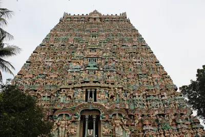 अयोध्या राम मंदिर — 6 महीने में 1 करोड़ श्रद्धालु, कैसे बदला पूरा शहर