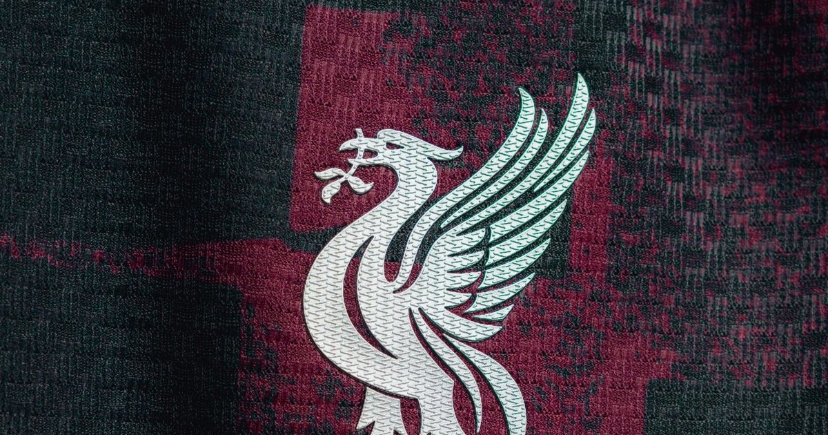 liverpool fc brentford kit change