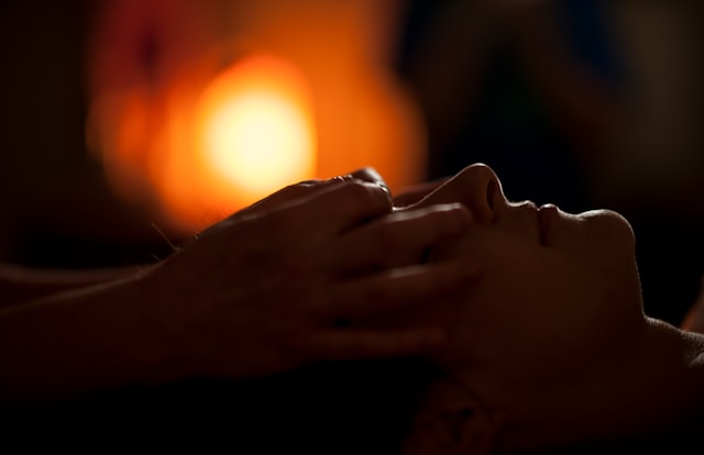 en person der modtager tantra massage