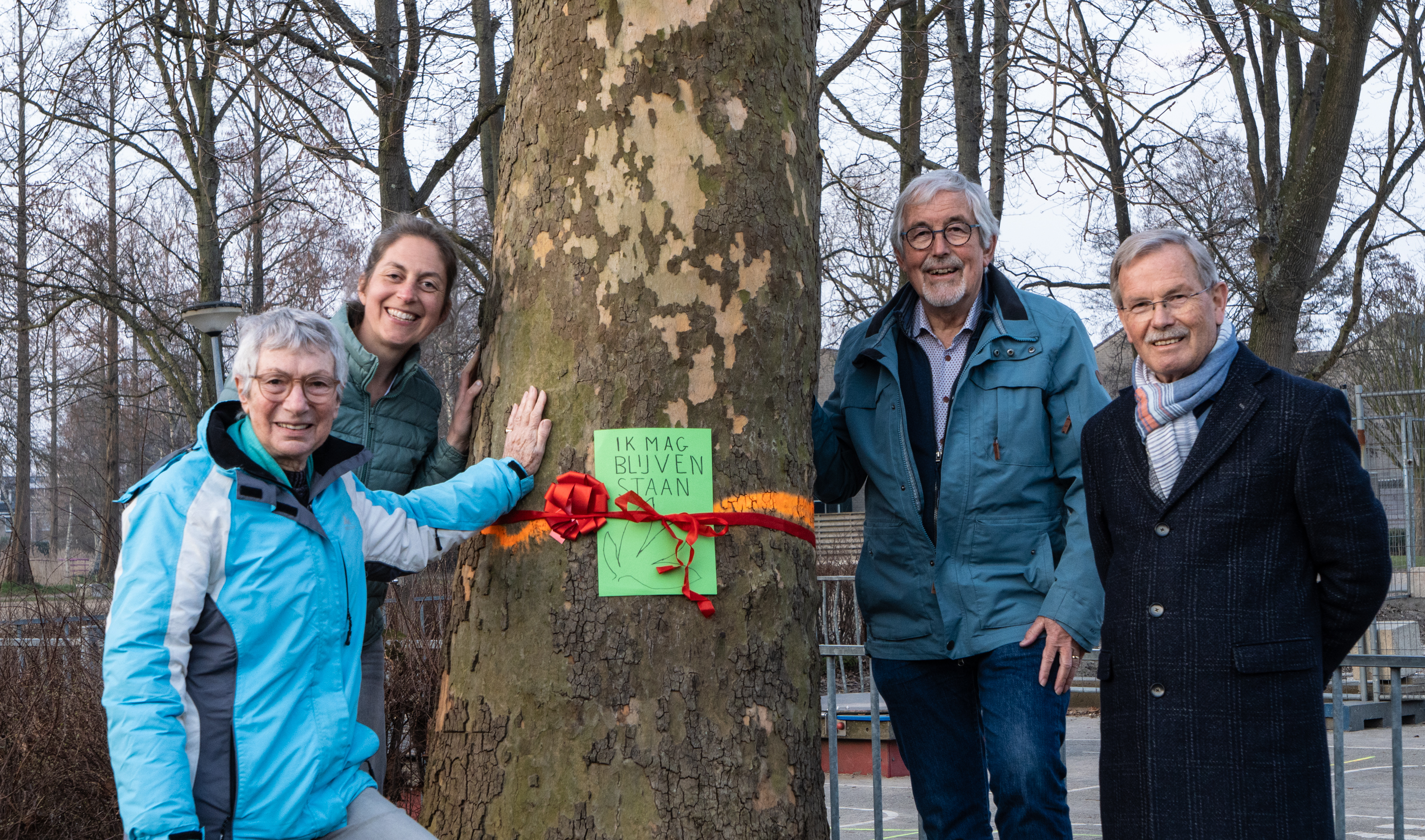 Leden van de Werkgroep Groen bij de plataan
