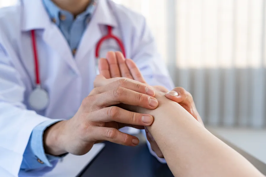 Evaluación médica de dedos en gatillo