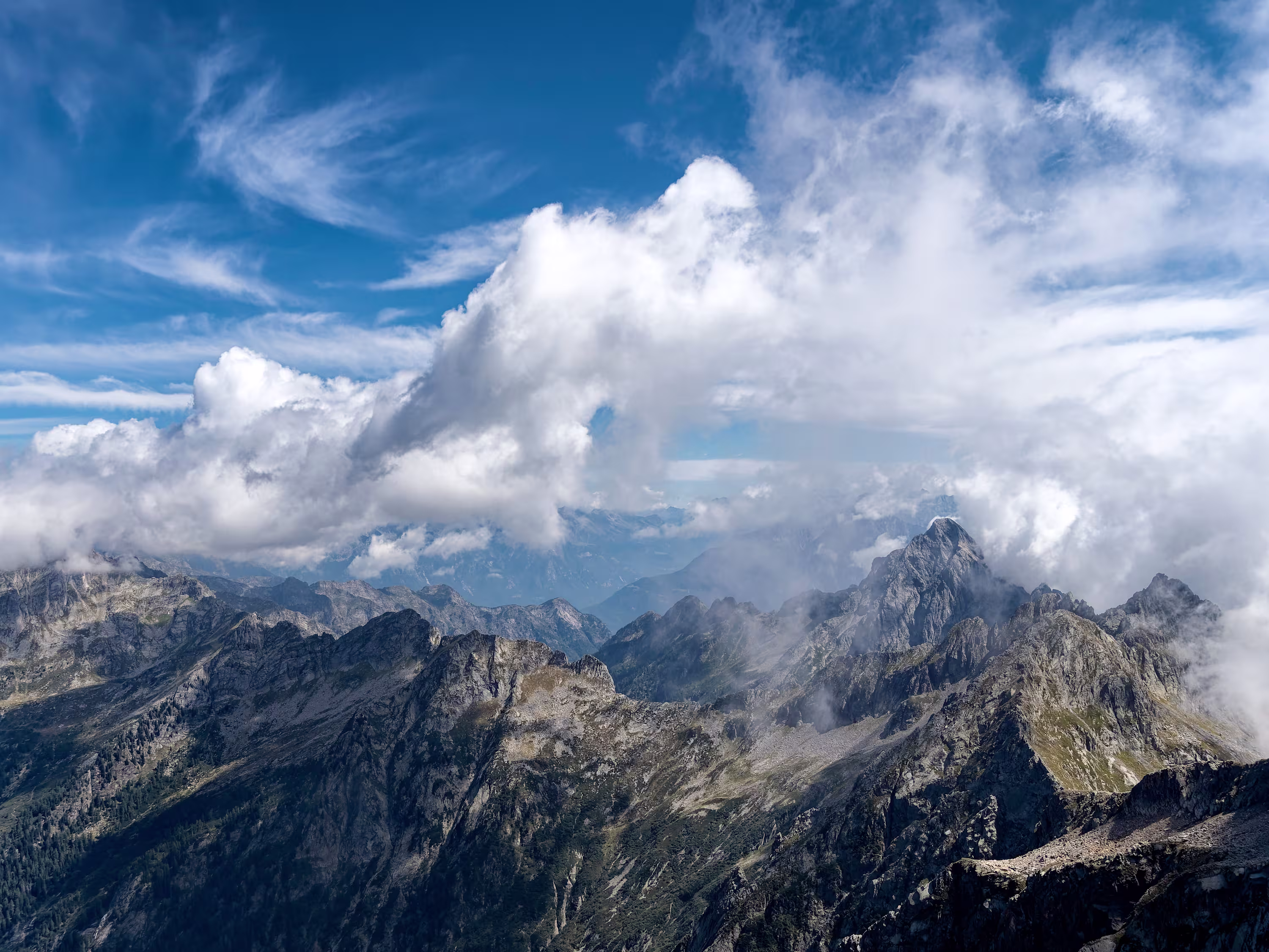 Il Pizzo Cavregasco dalla vetta del Pizzo Paglia