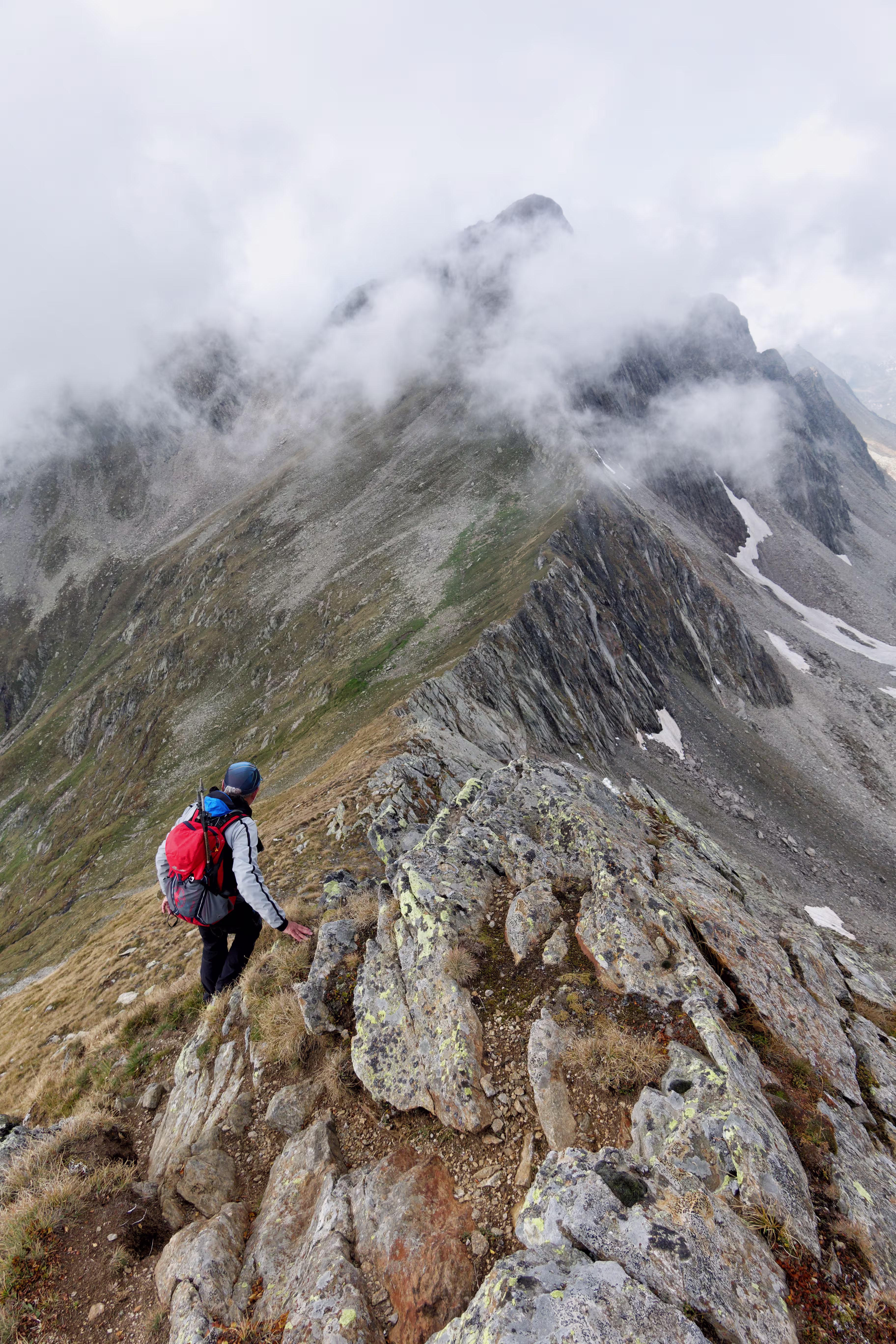 La cresta per raggiungere l’intaglio