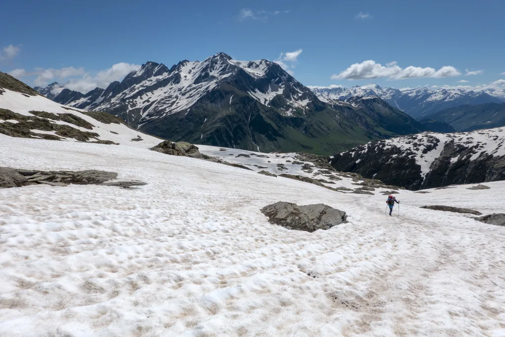 Sopra il canalino iniziano i nevai