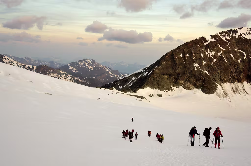 La fila delle cordate