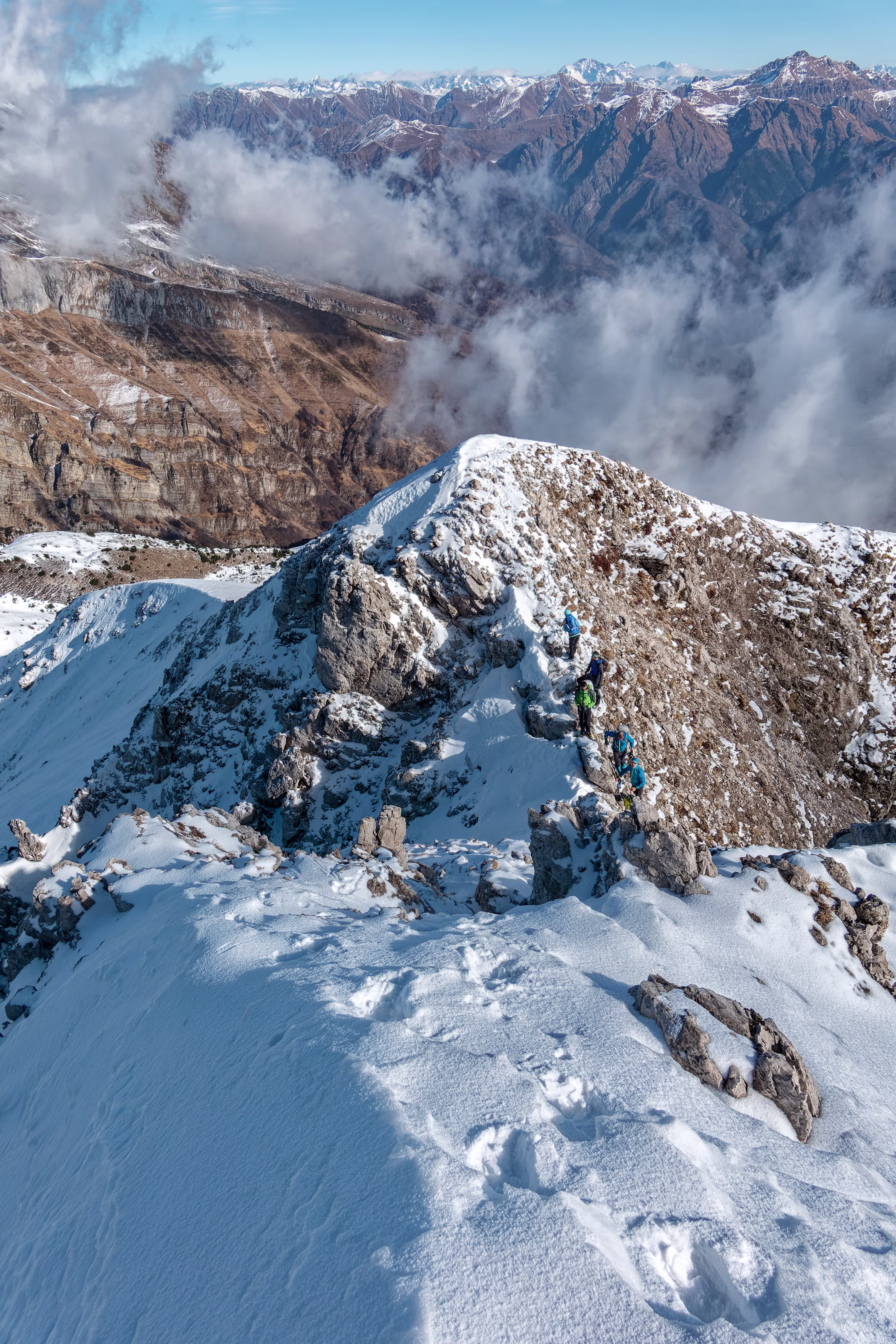 Il canalino dopo il termine della cresta visibile