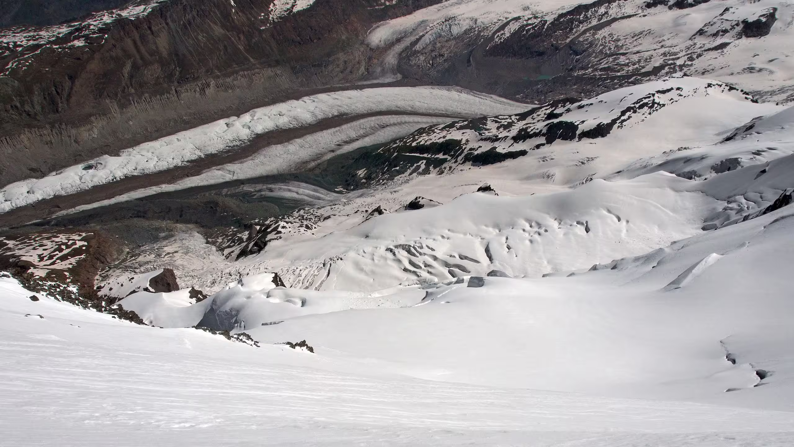 Lo scivolo nord dalla cresta