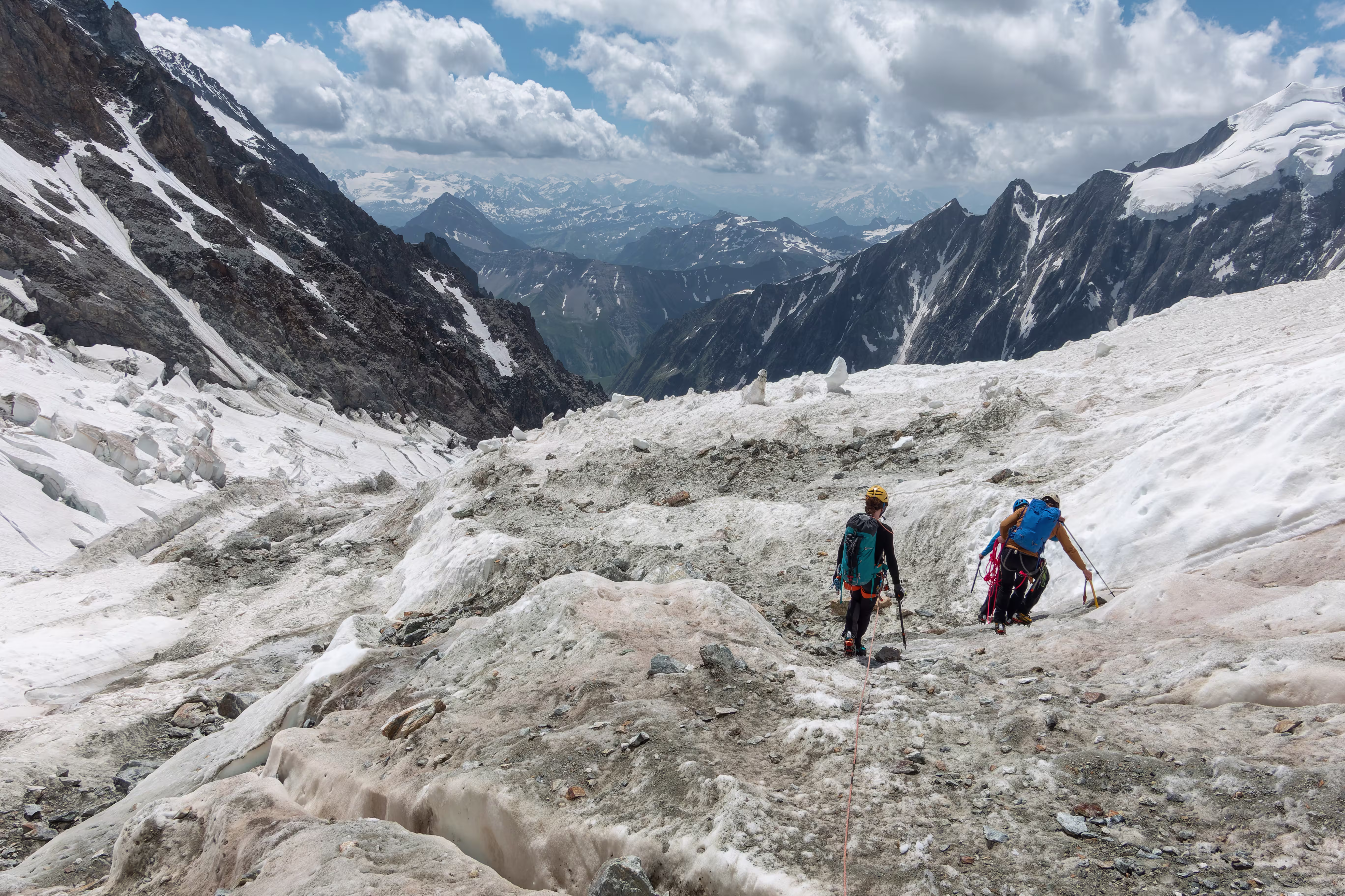 Il tormentato Ghiacciaio del Dom