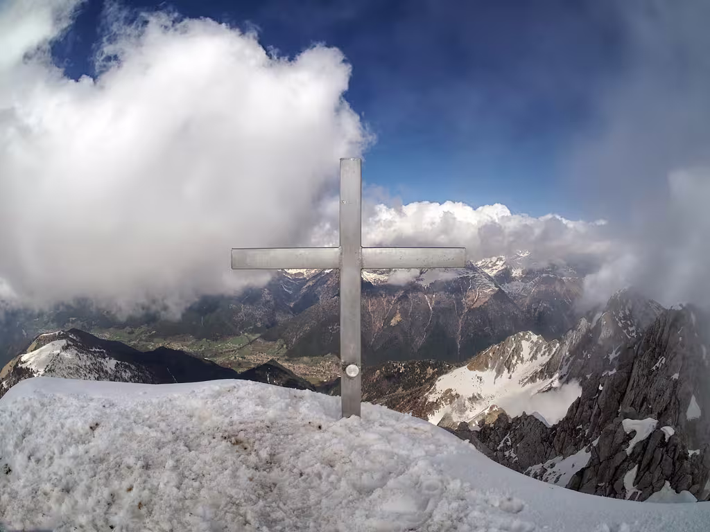 Croce di vetta del Pizzo Camino