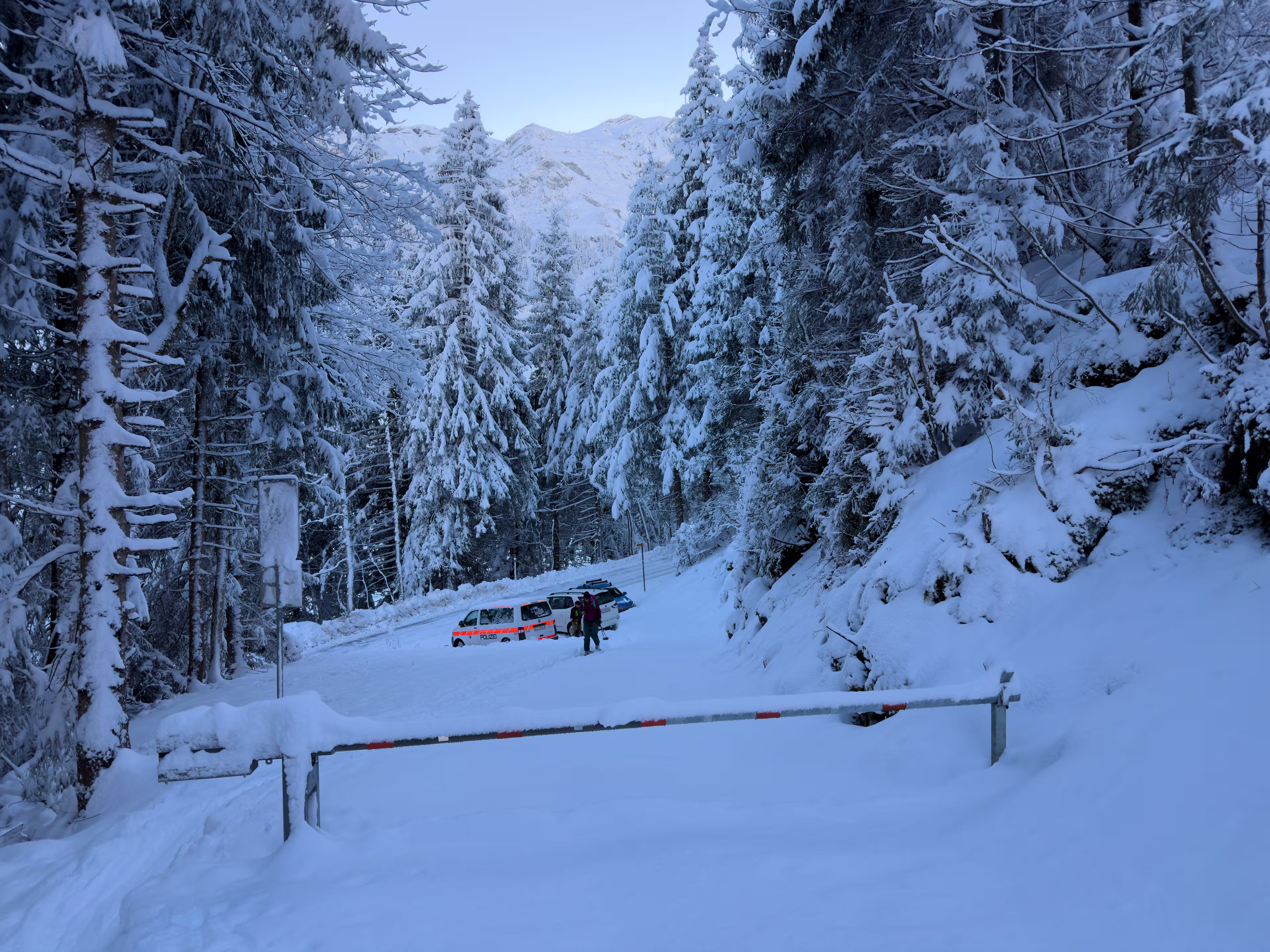 La poderale che parte sopra lo Schwarzenbach