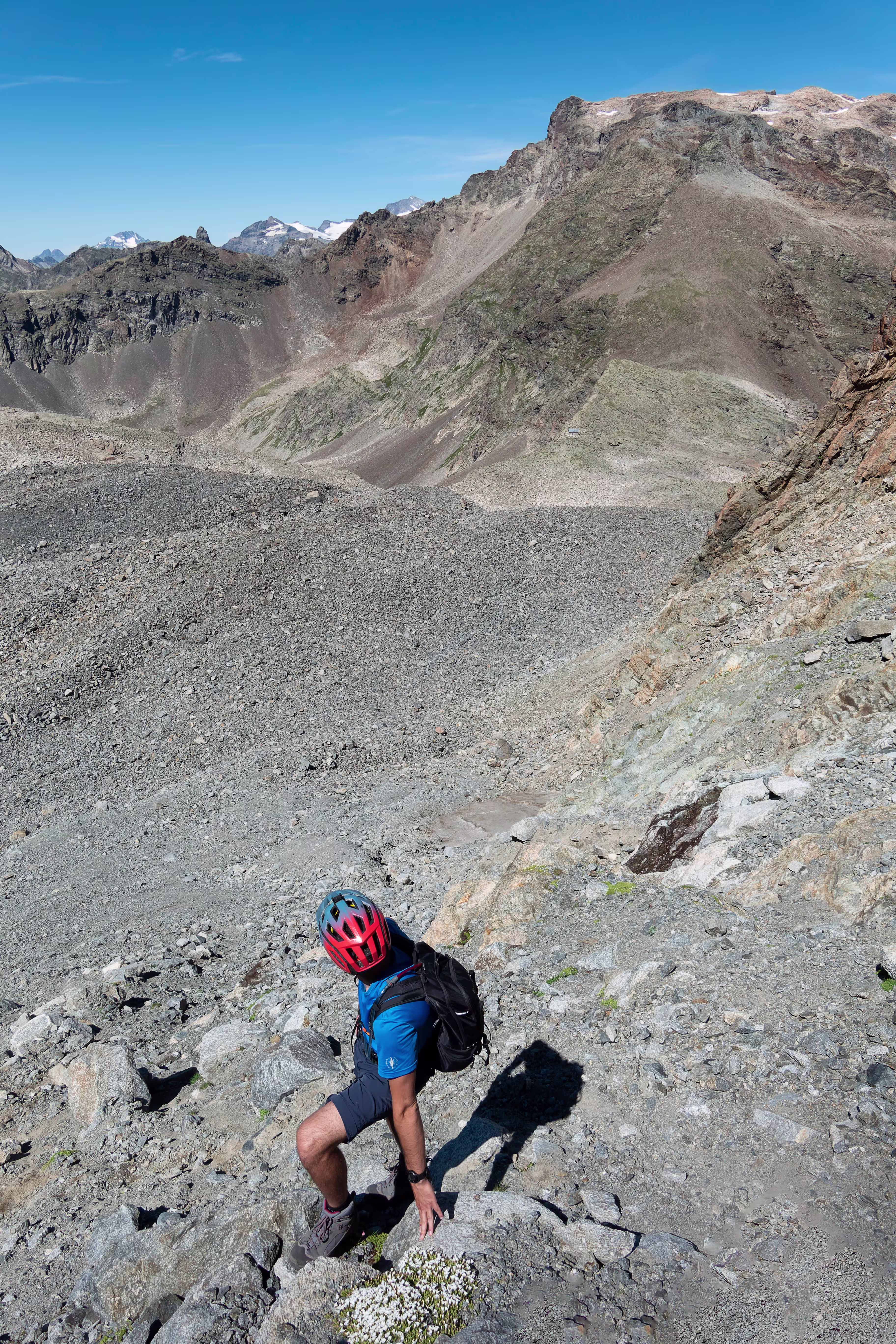 Dal canale detritico verso il Rifugio Dosdè