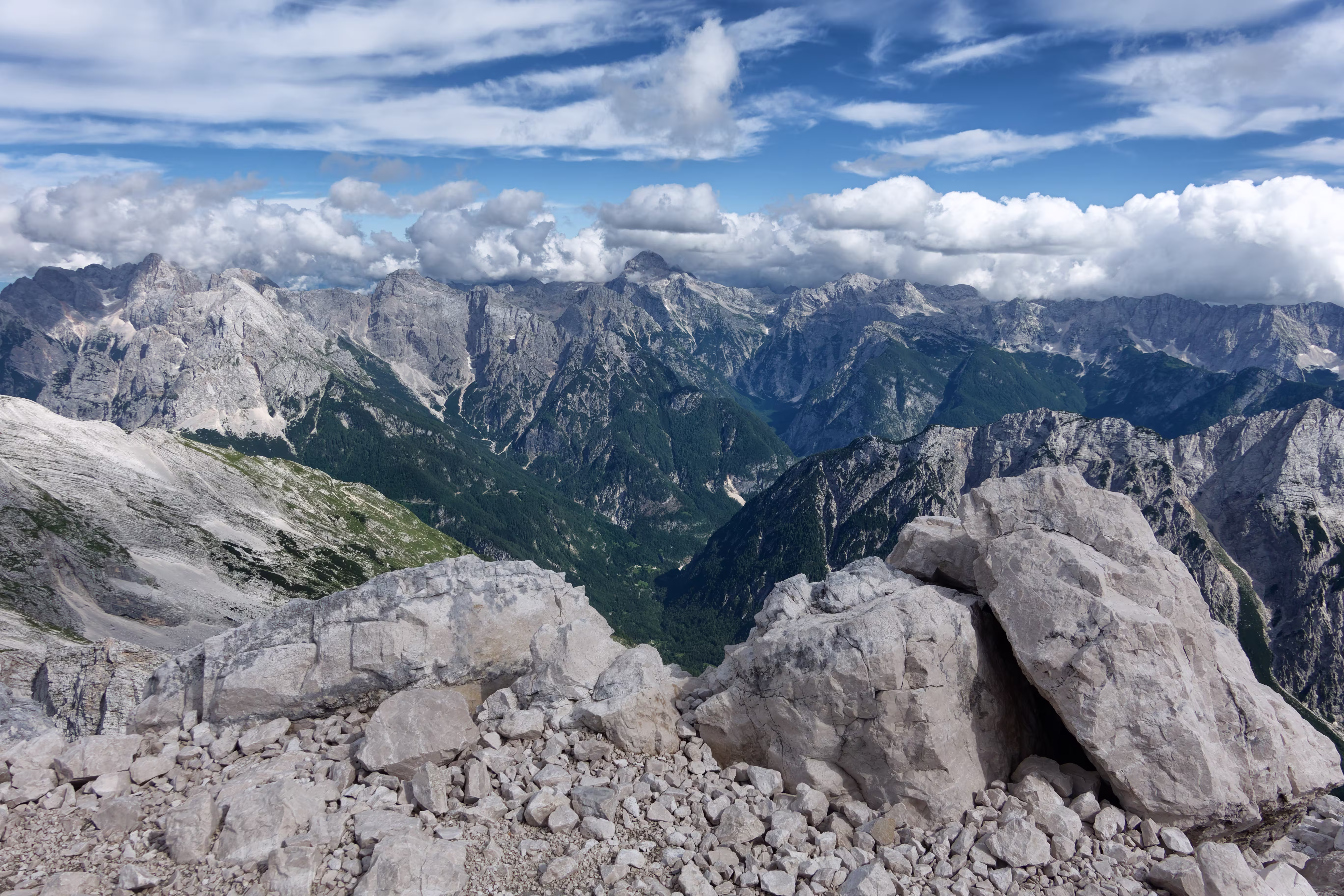 Il Triglav e la Valle di Trenta dalla vetta