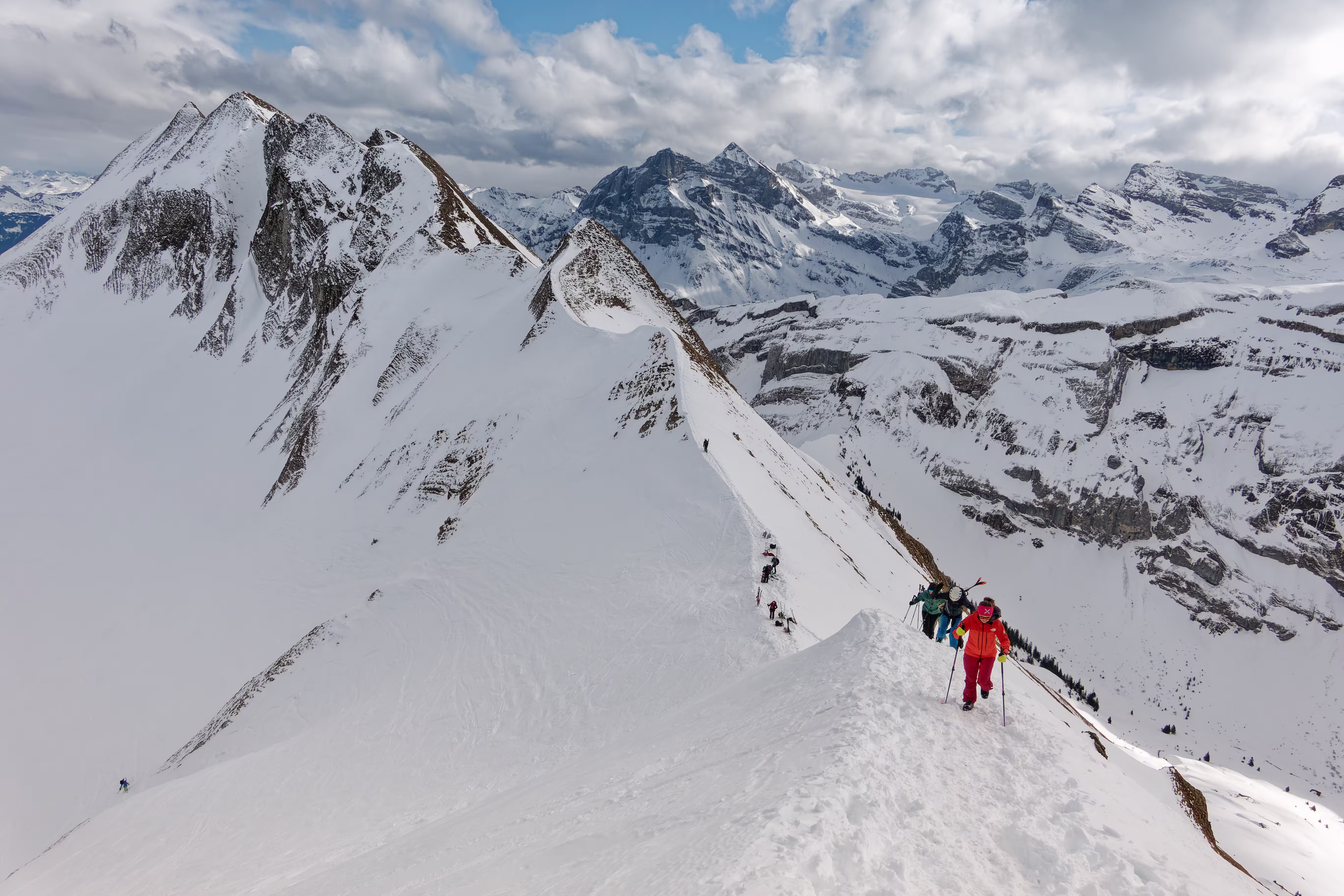 Salita in vetta dal deposito sci