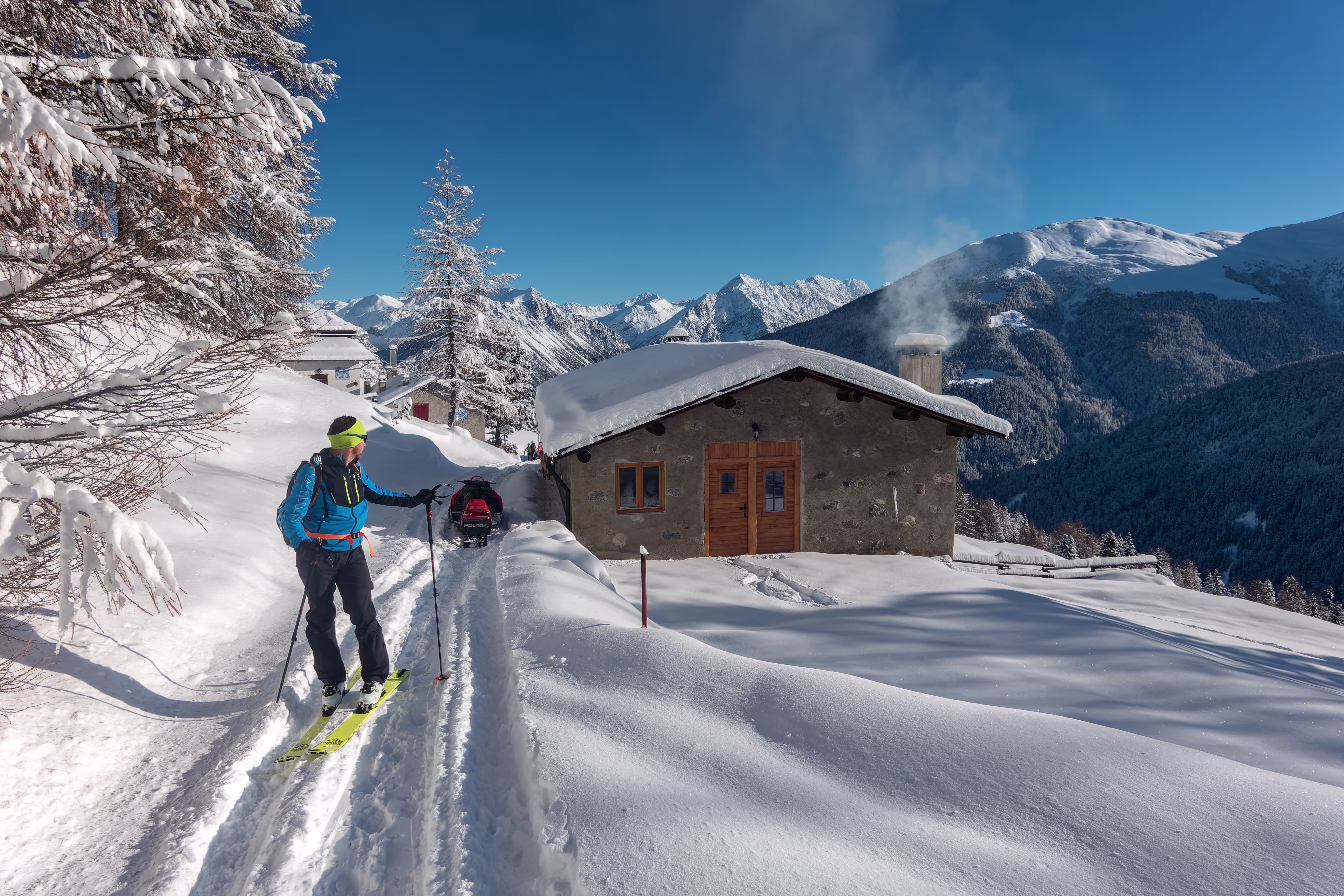 Qualcuno è salito in motoslitta al suo baitello