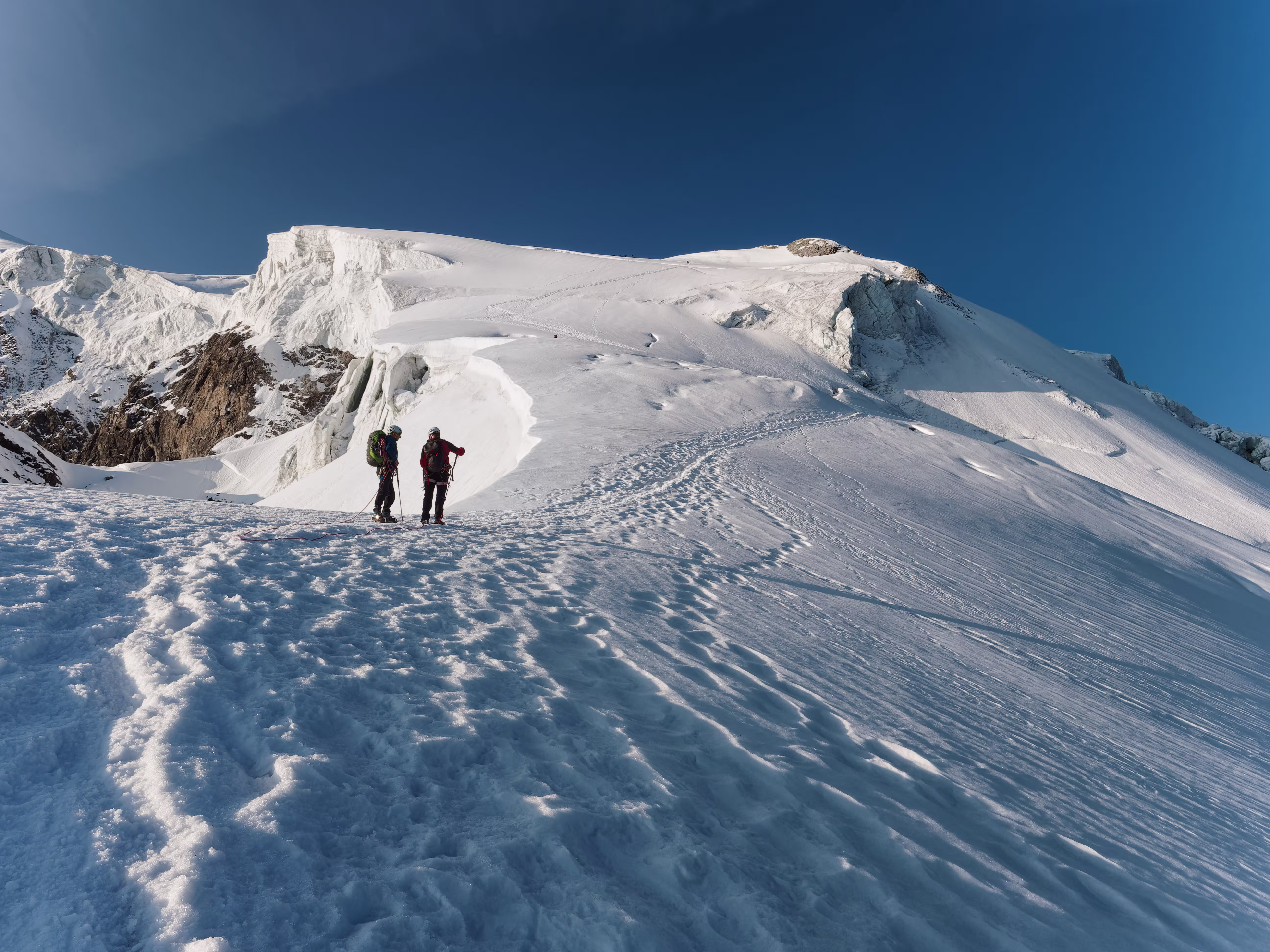 Il tratto ripido del ghiacciaio dopo il Bivacco Lombardi