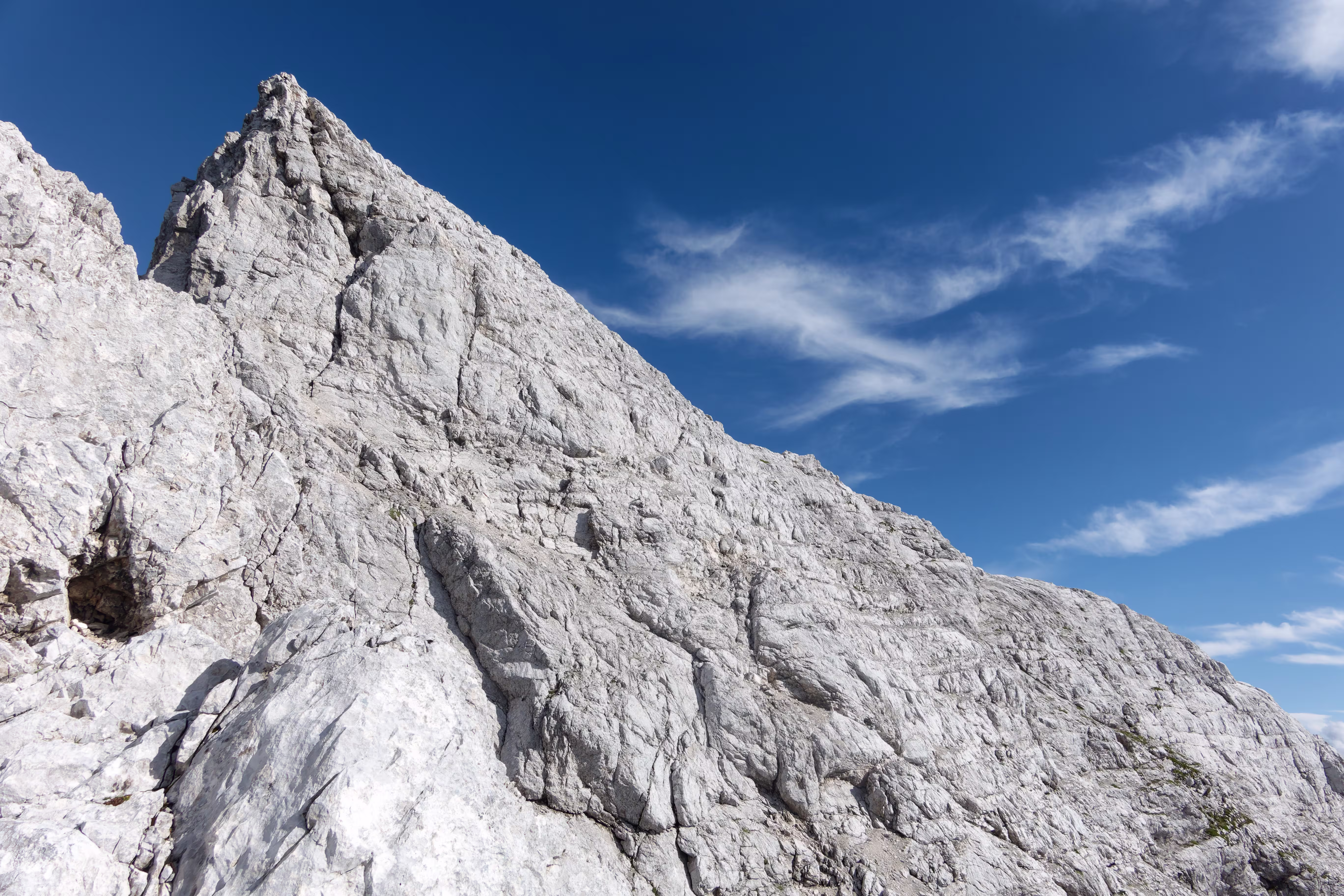 La cresta finale con l’intaglio da scendere