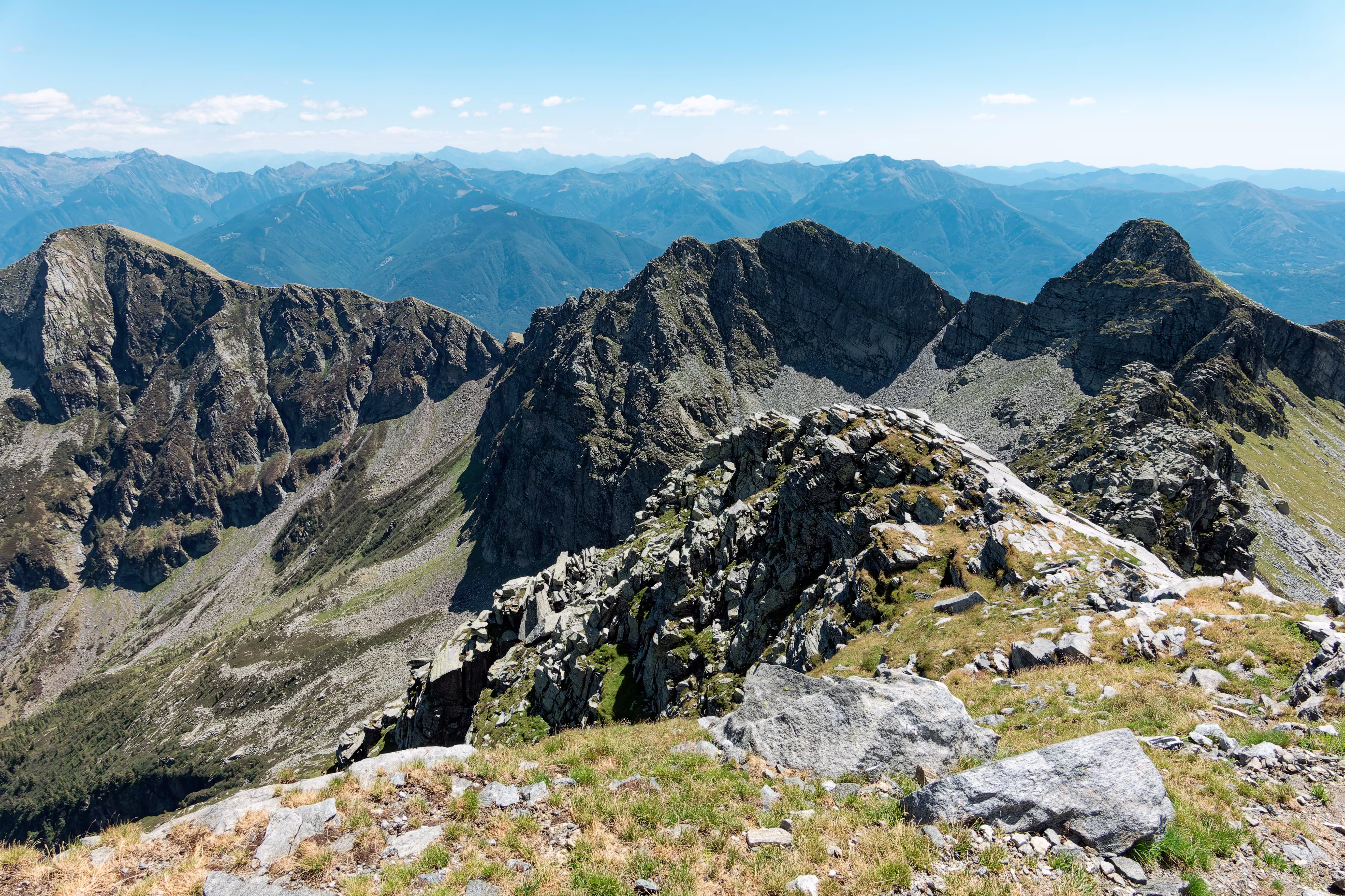 La Bocchetta di Erbea dalla vetta della Cima dell’Uomo