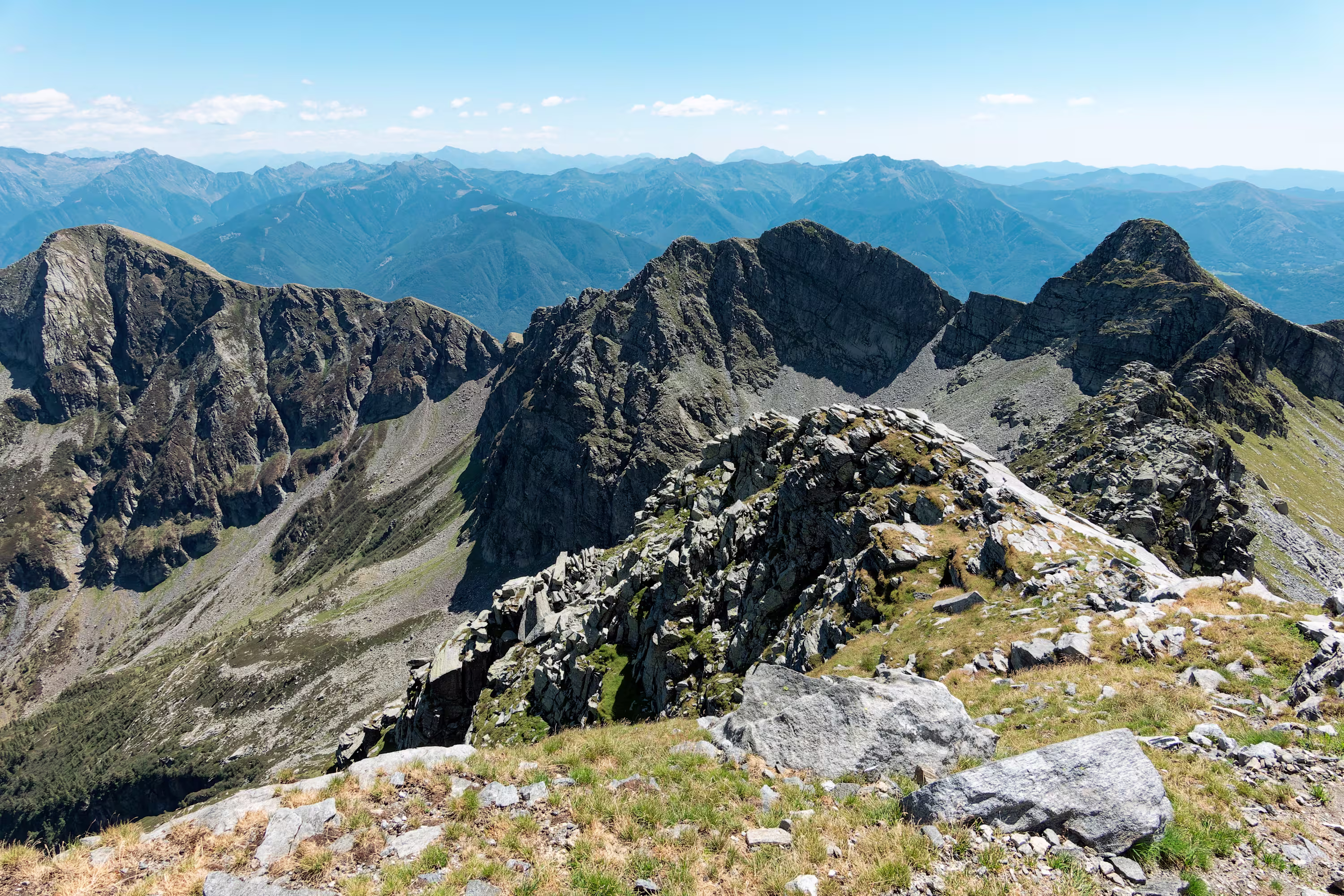 La Bocchetta di Erbea dalla vetta della Cima dell’Uomo
