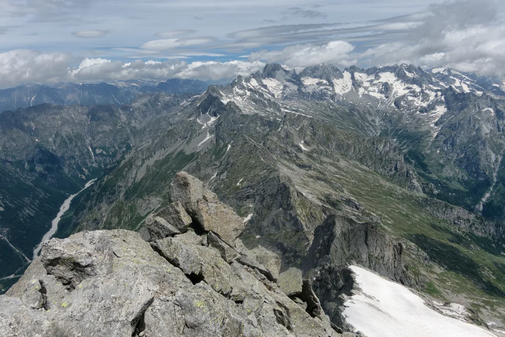 Dalla vetta verso il Badile e la Val Codera