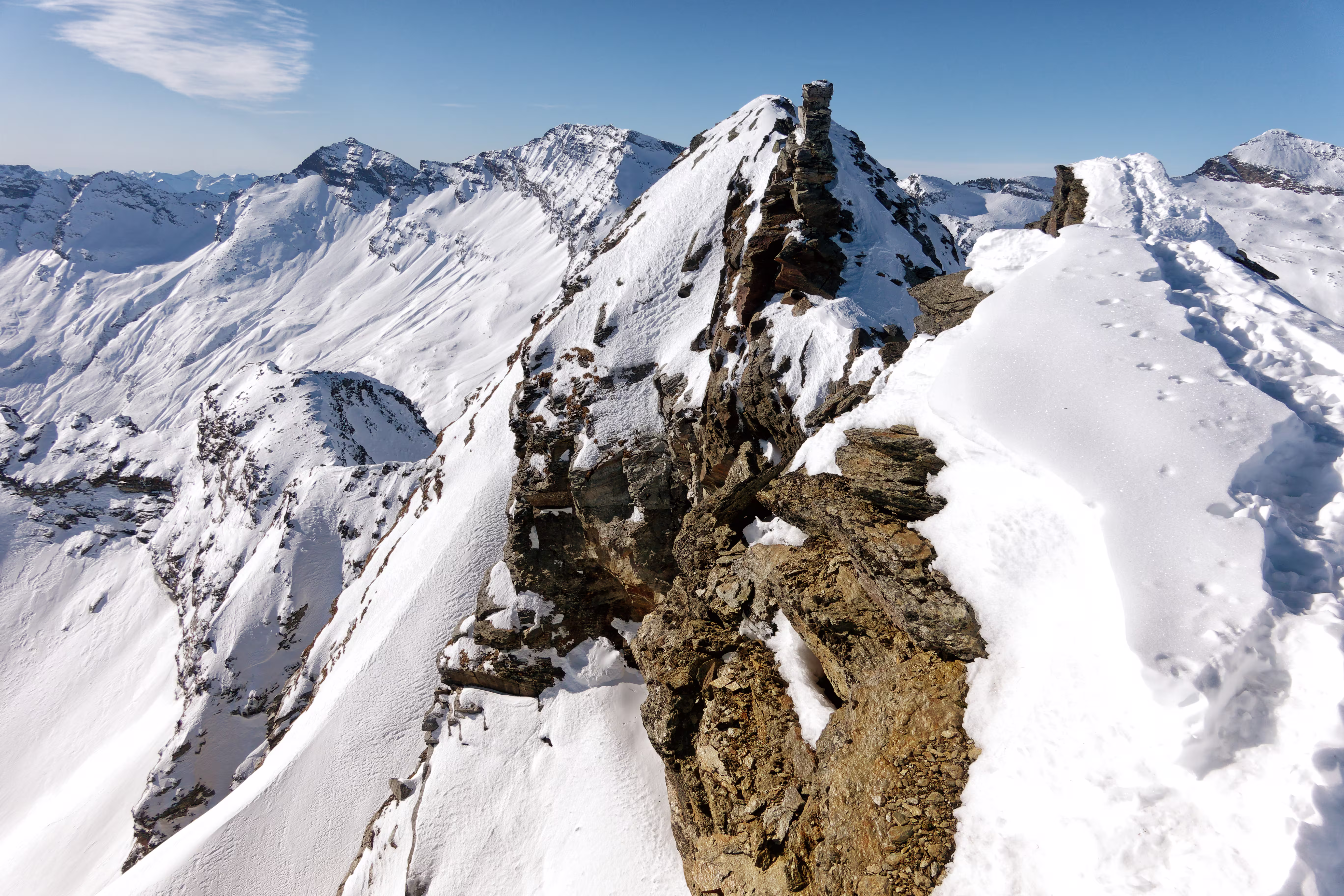 La cima ovest dalla cima est