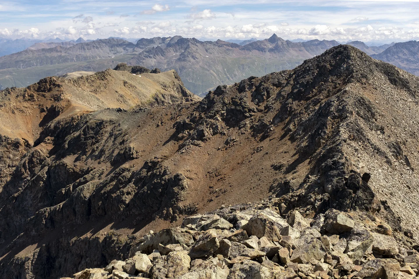 Traversata dal Piz Surlej al Piz Mezdì, La cresta da percorrere