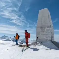 Il monumento agli alpinisti