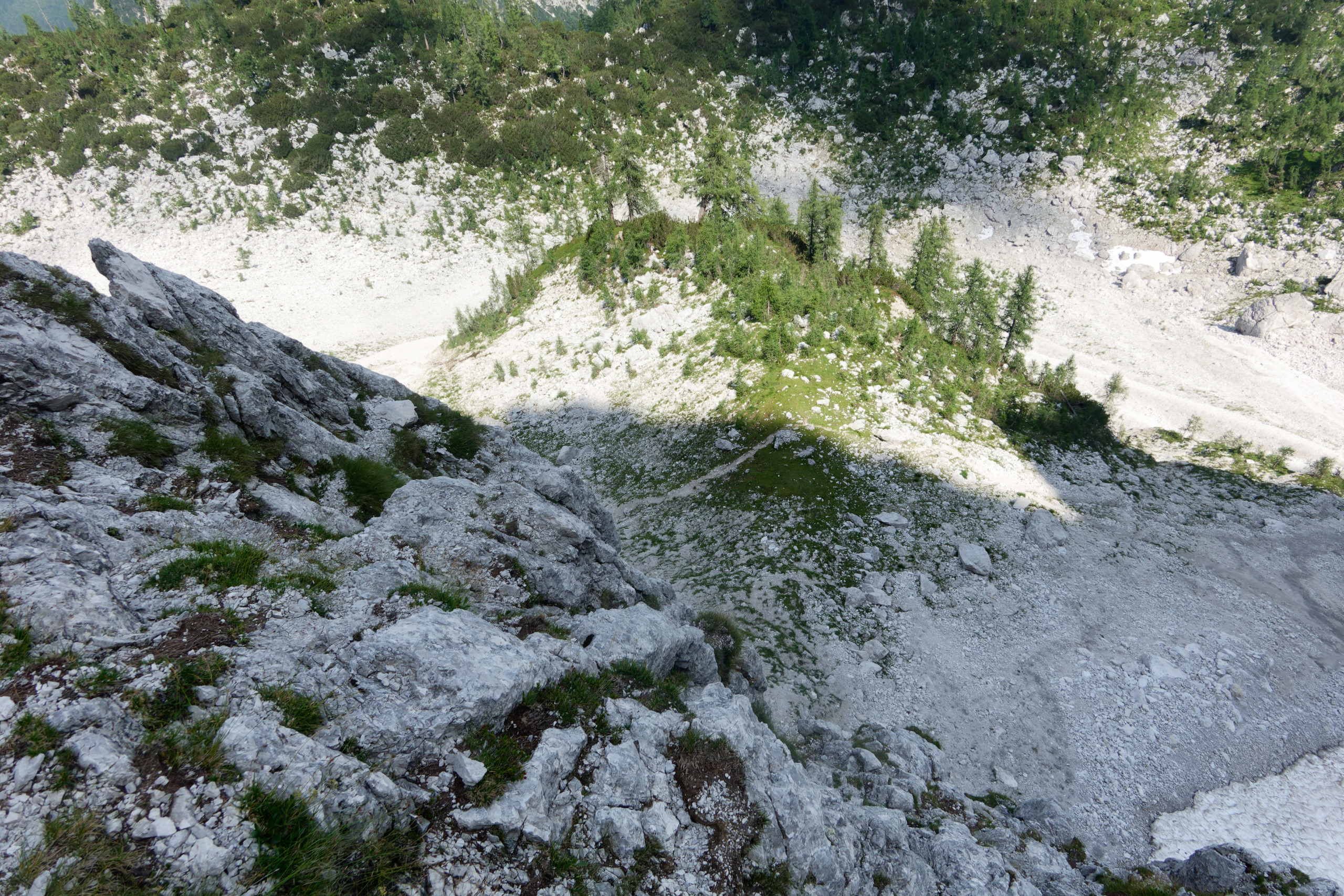 Mala Mojstrovka, spigolo nord: arrampicata discontinua